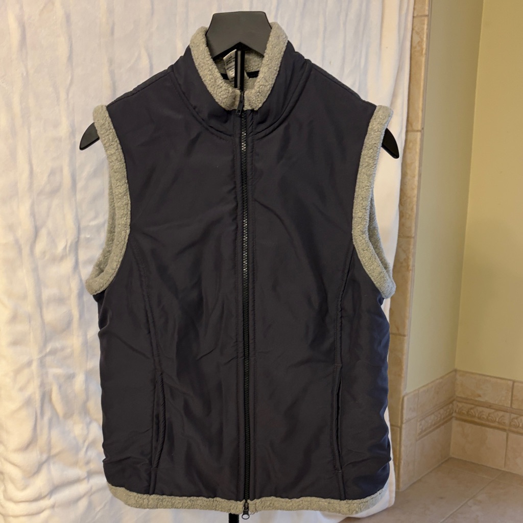 Women's Gray Puffer Vest With Fleece Trim